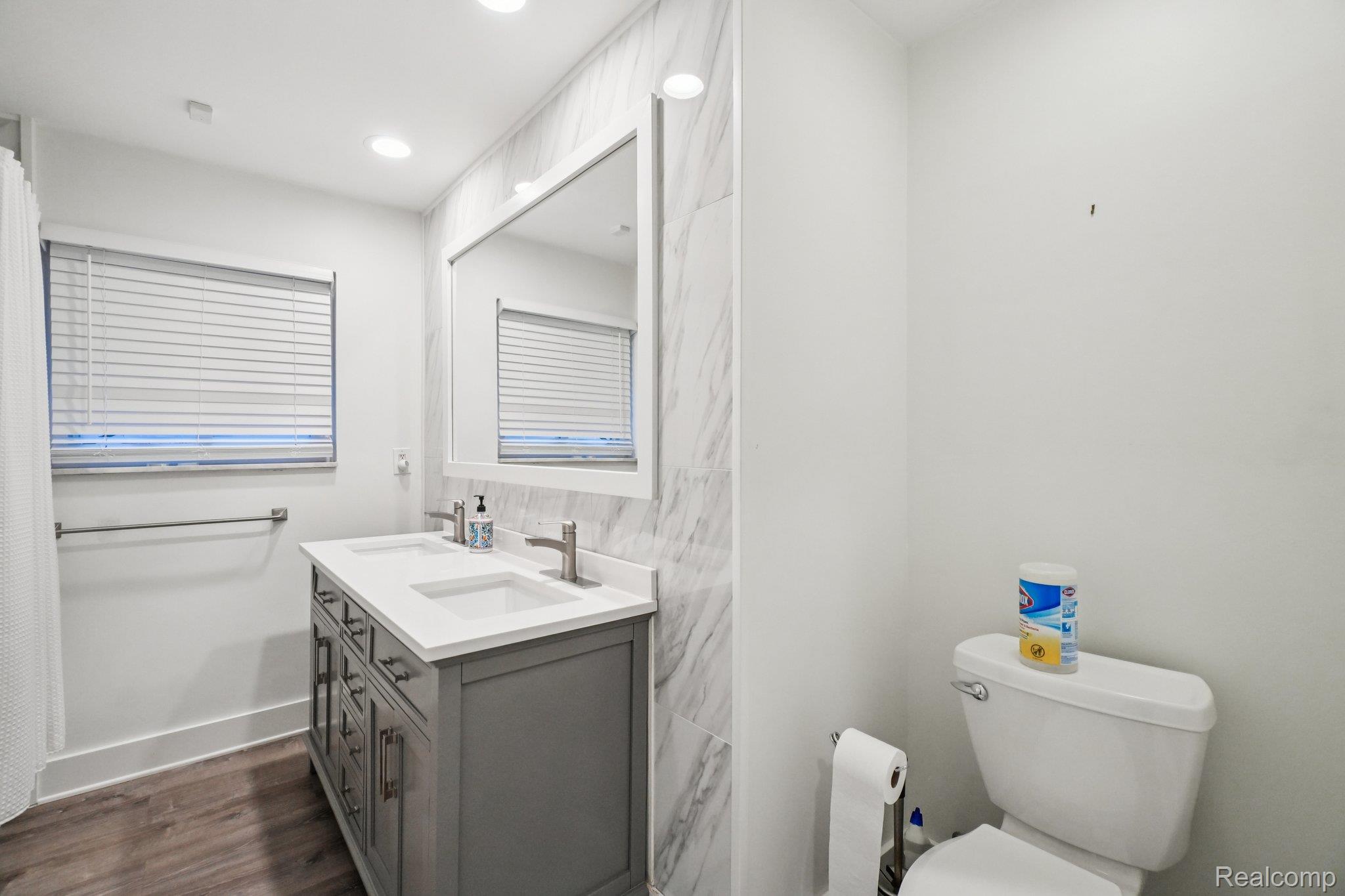 23233 Robert John Street