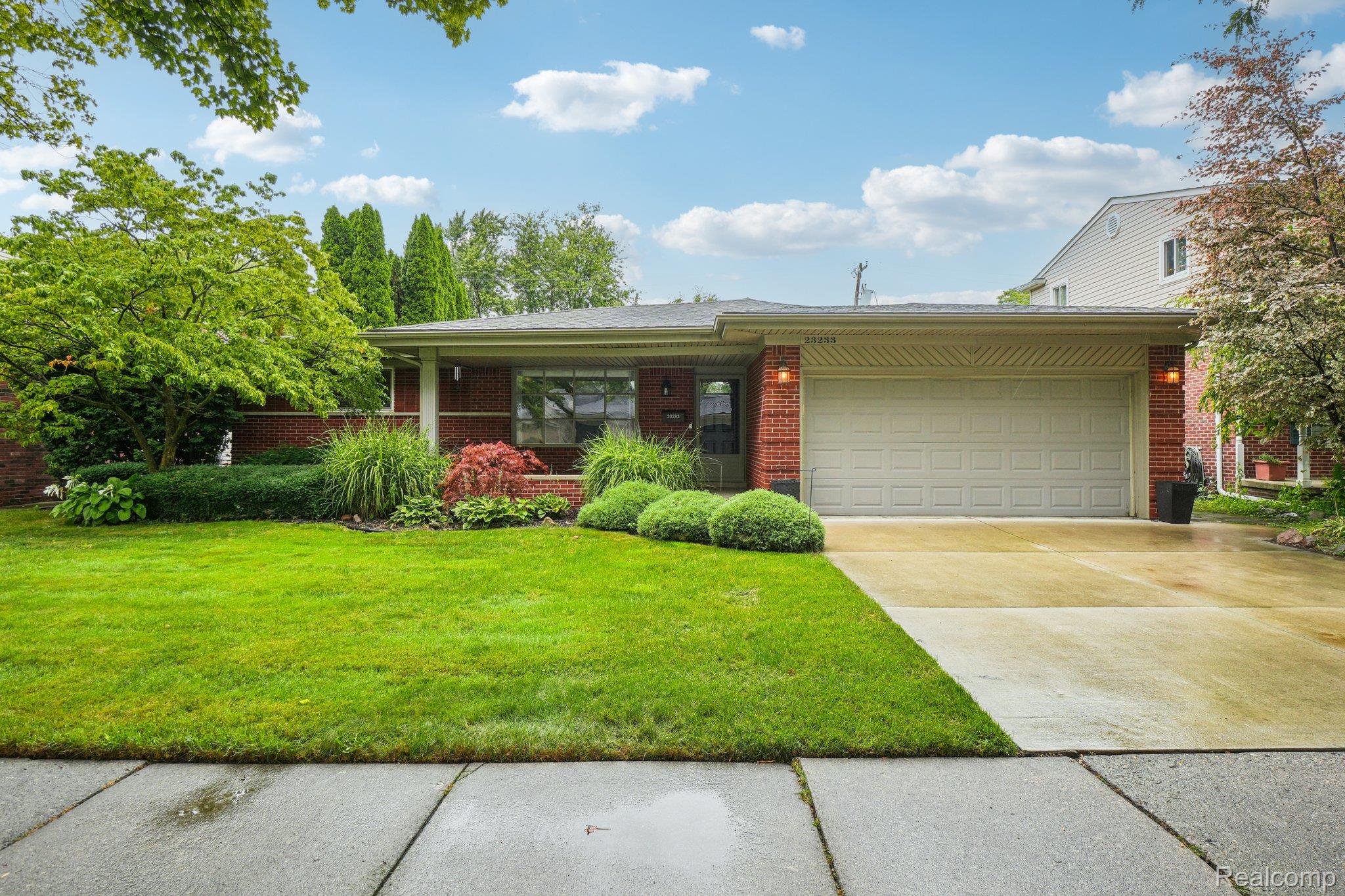 23233 Robert John Street