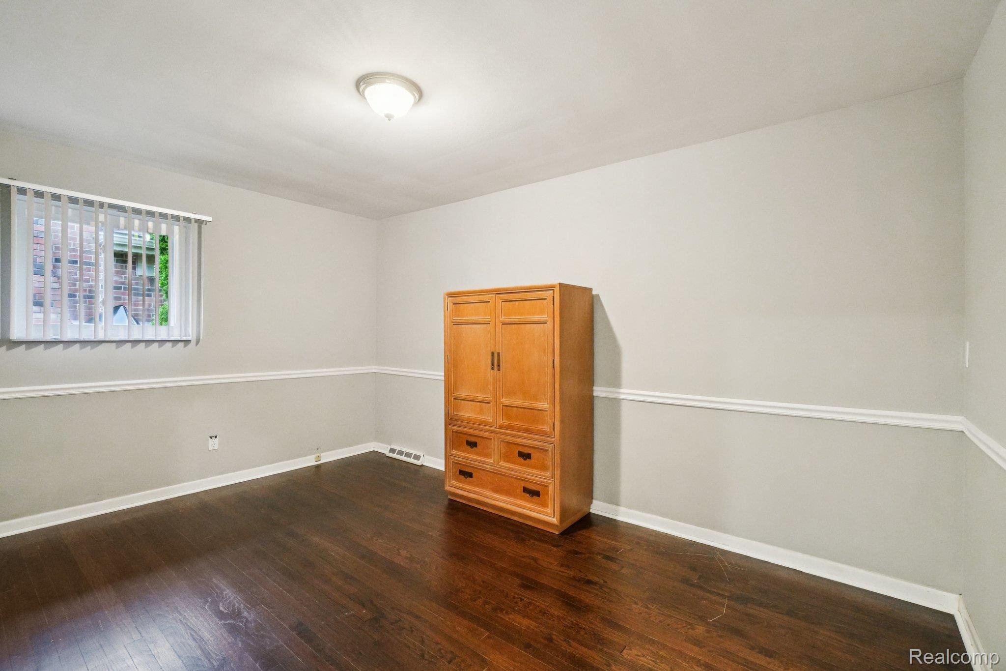 23233 Robert John Street