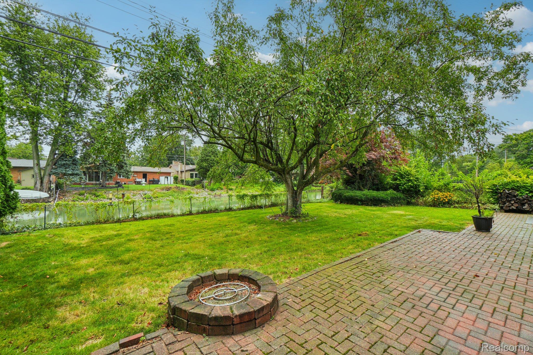 23233 Robert John Street