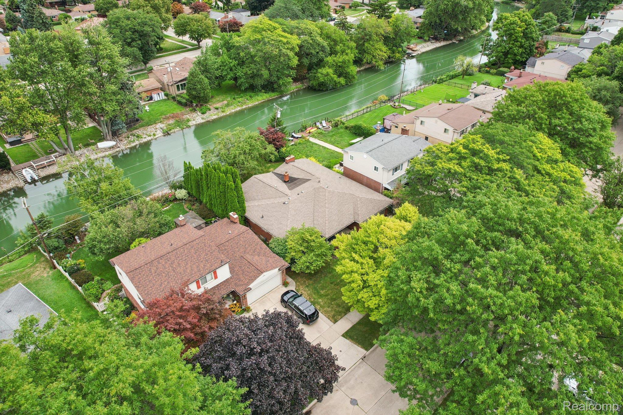 23233 Robert John Street