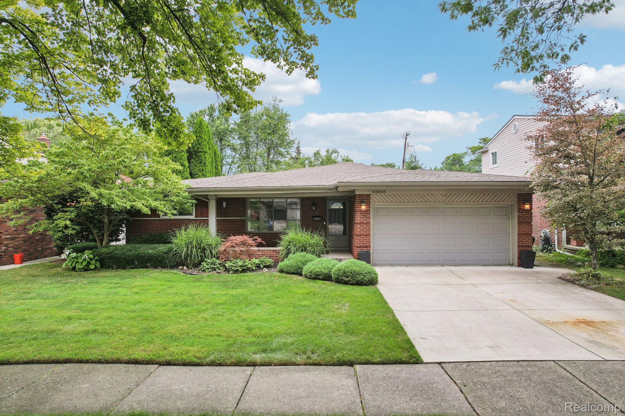 23233 Robert John Street