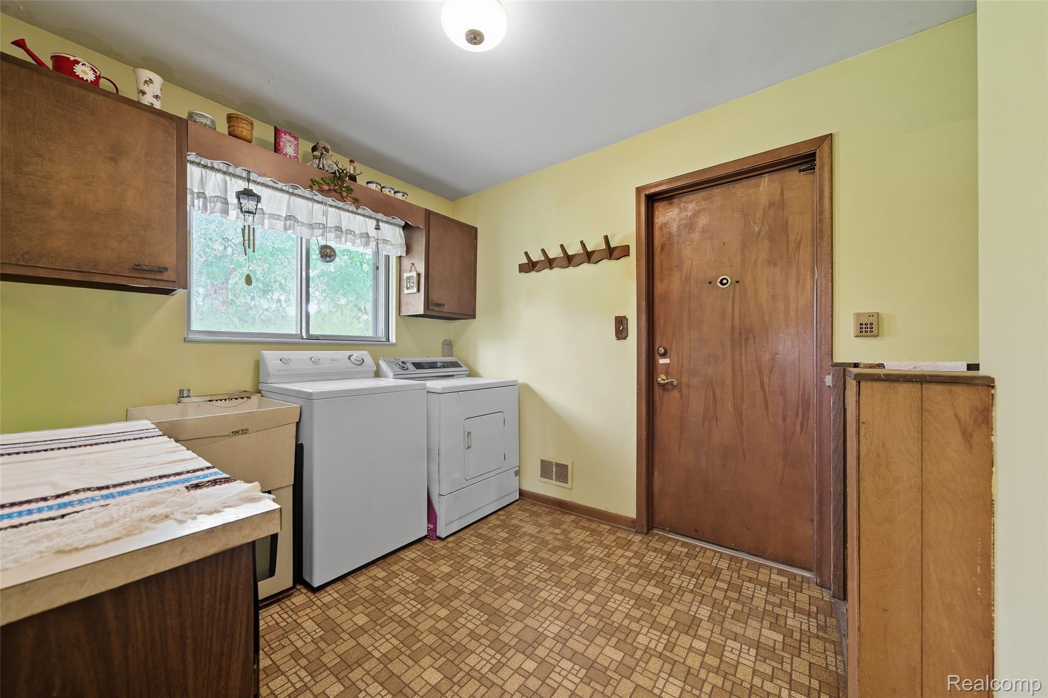 28570 Norwood Avenue