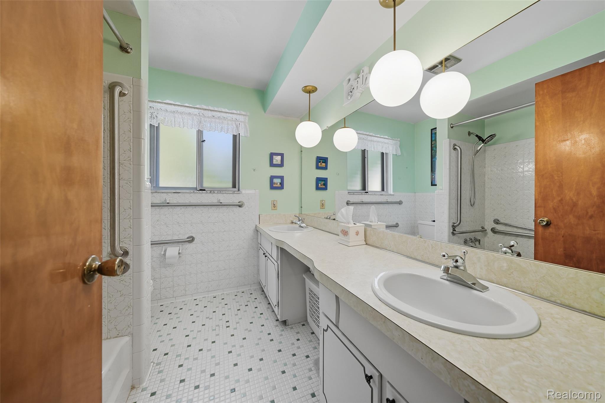 28570 Norwood Avenue