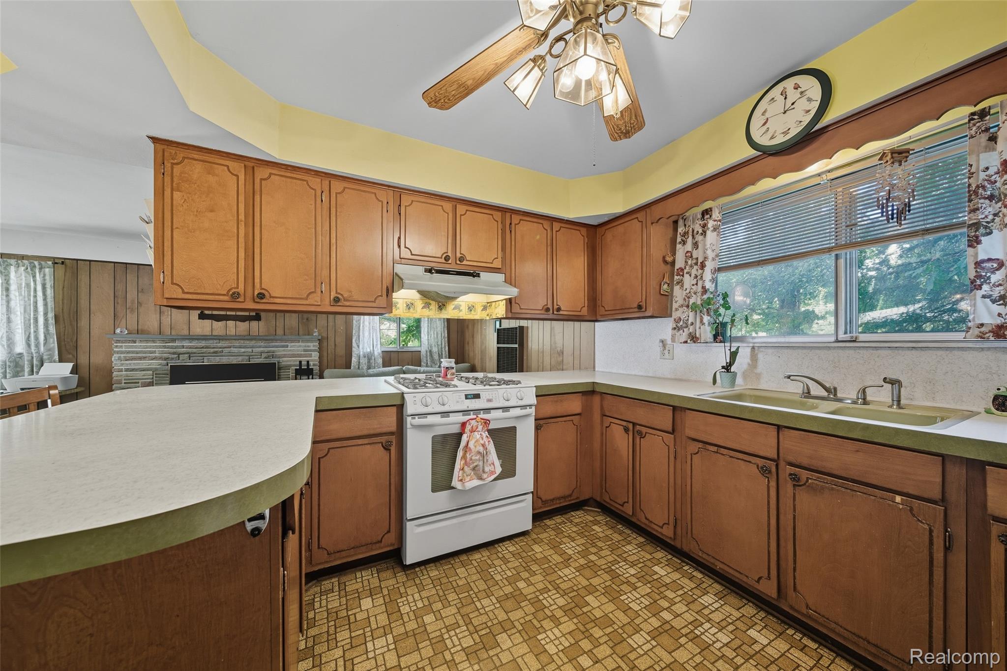 28570 Norwood Avenue