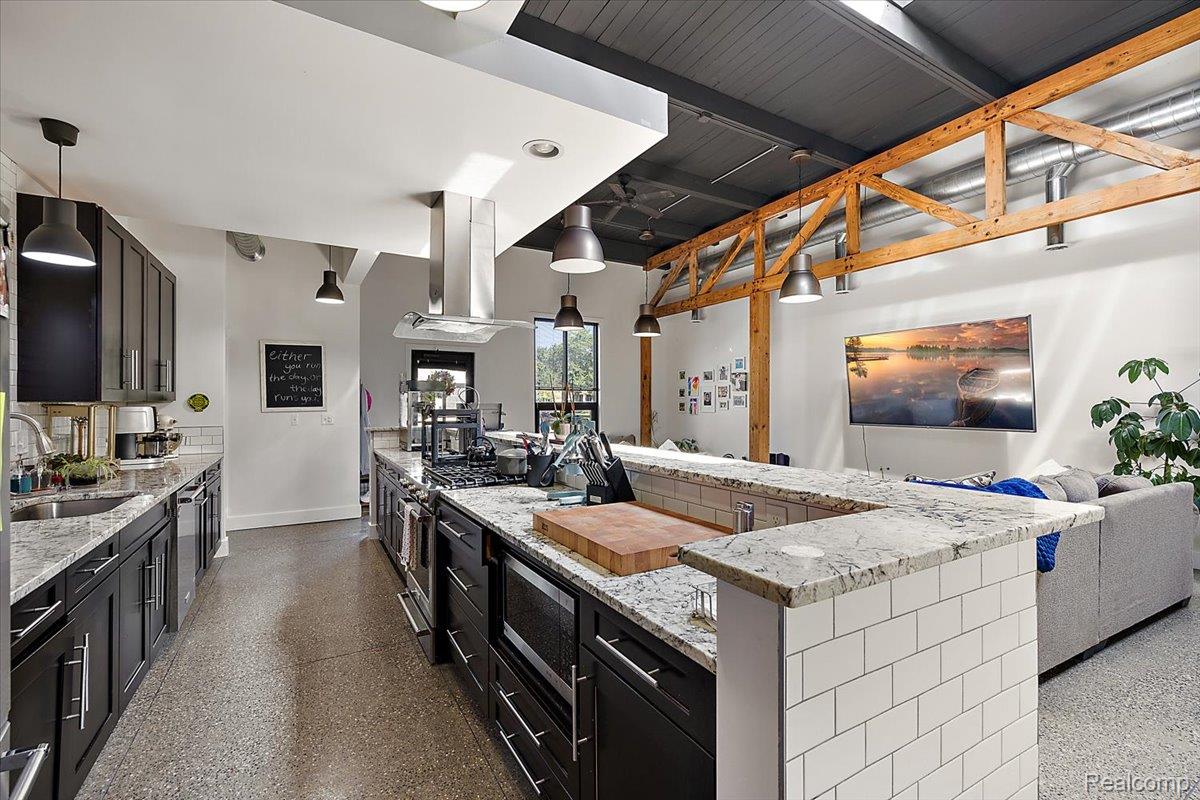 1300 Batavia Avenue 2