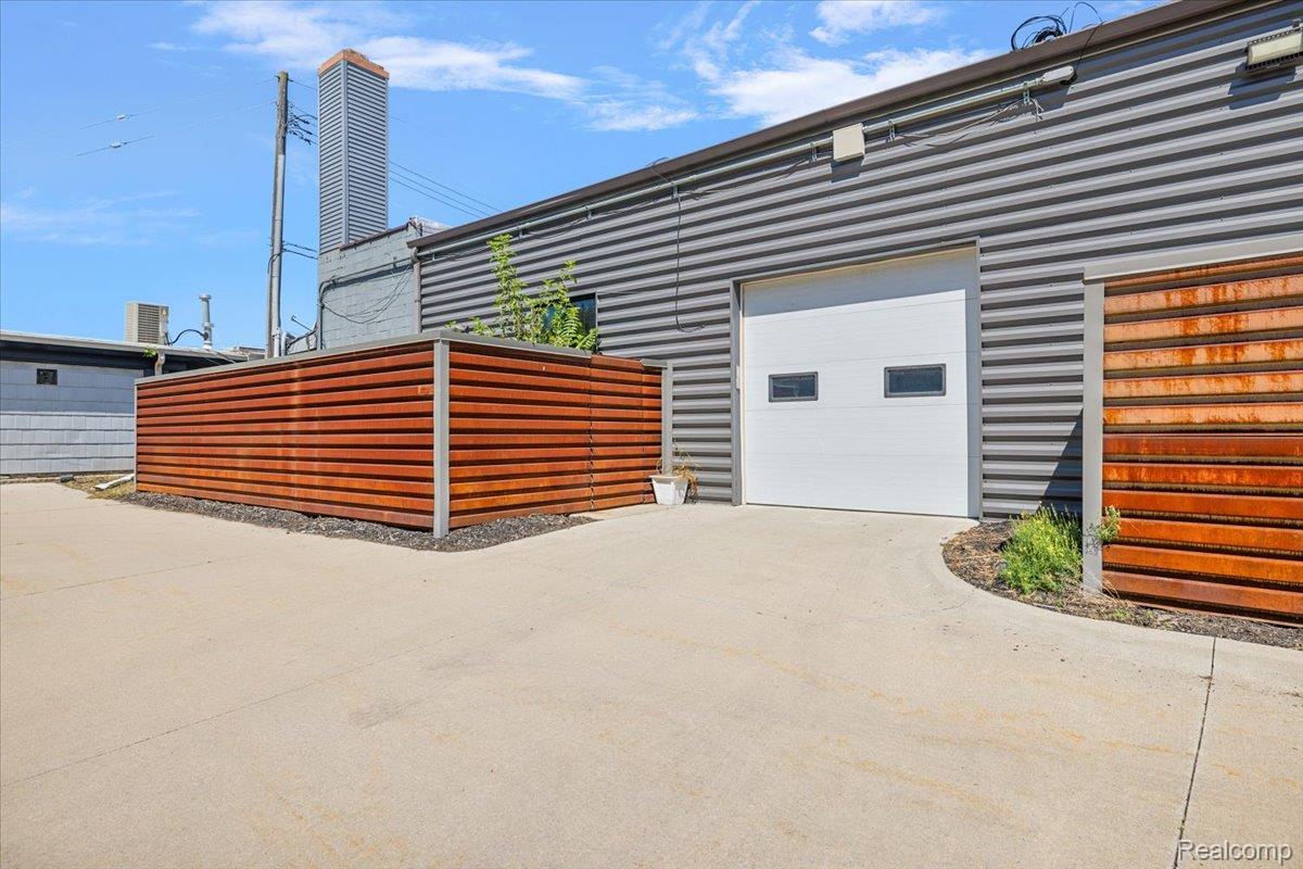 1300 Batavia Avenue 2