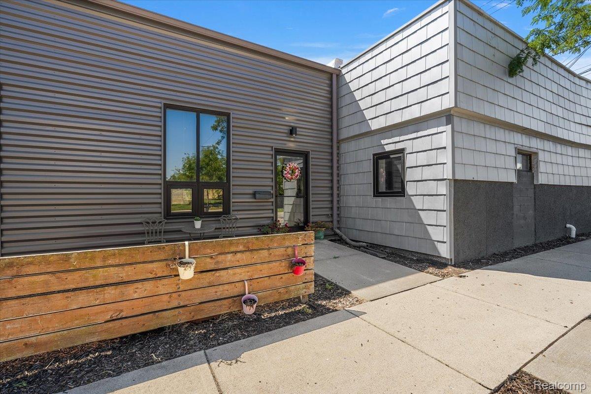 1300 Batavia Avenue 2