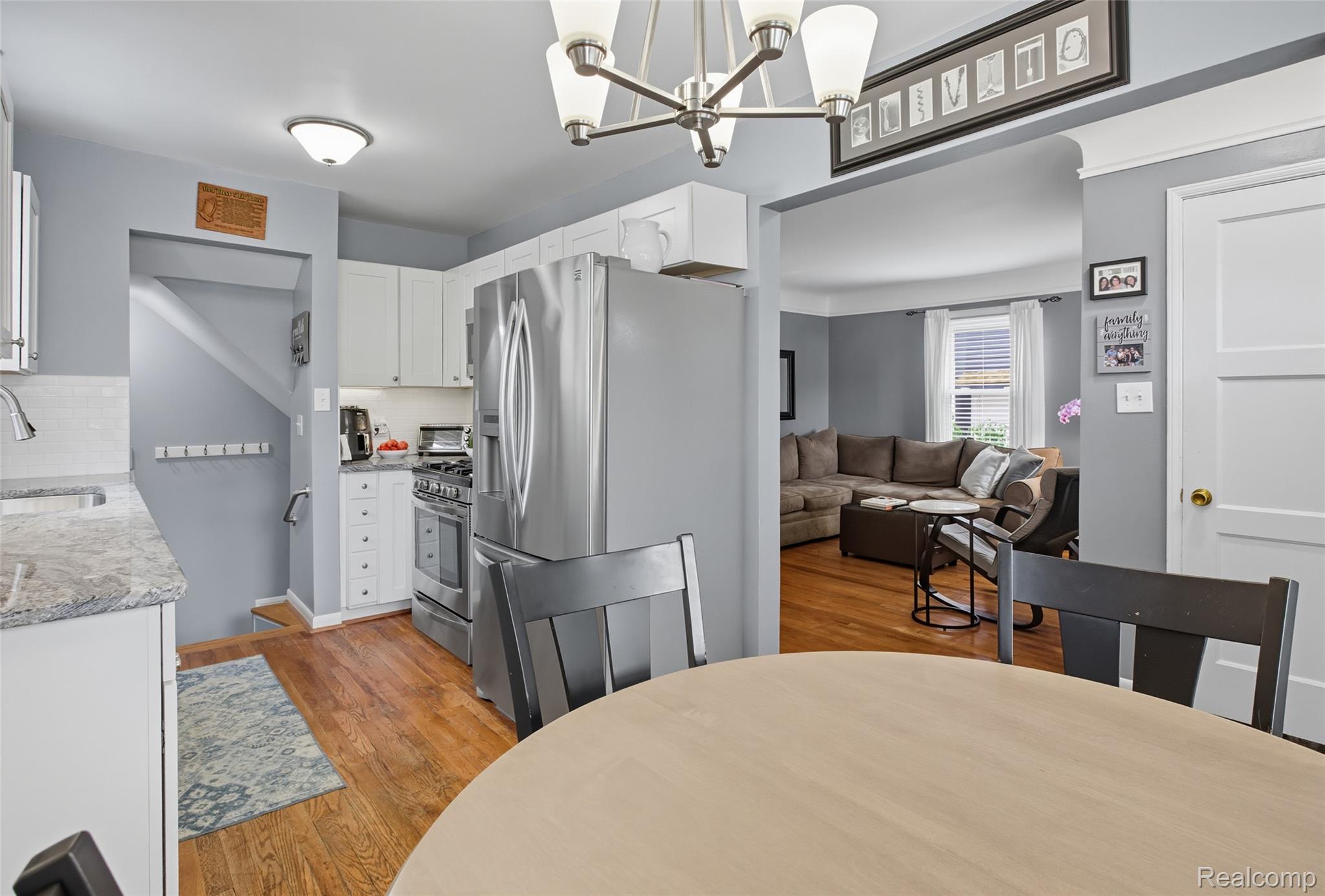 4176 Cummings Avenue