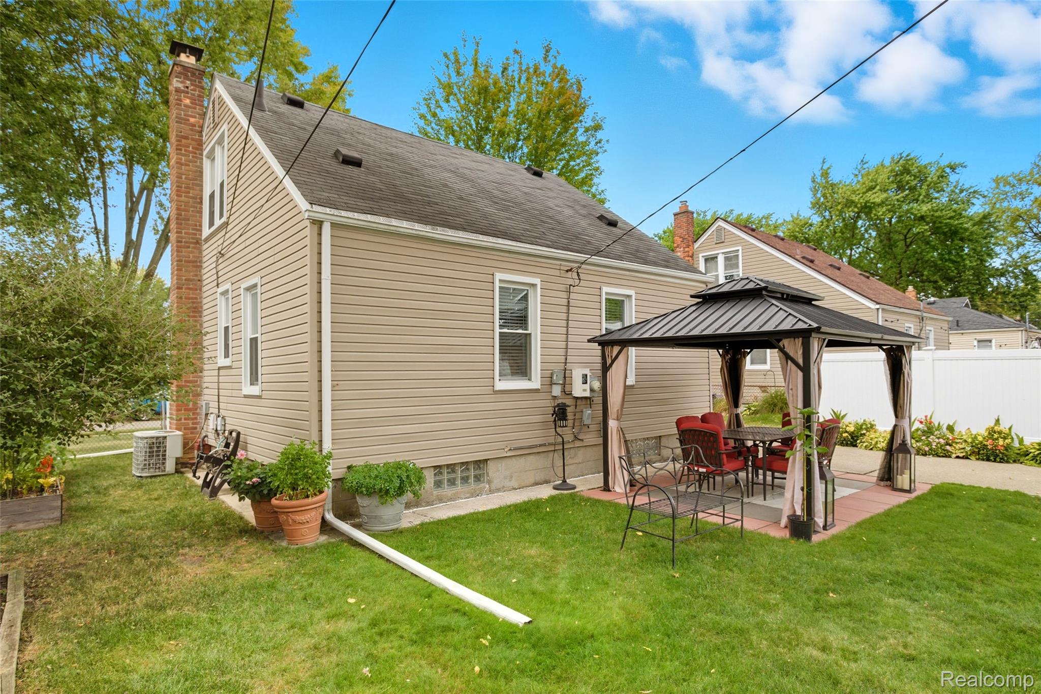 4176 Cummings Avenue