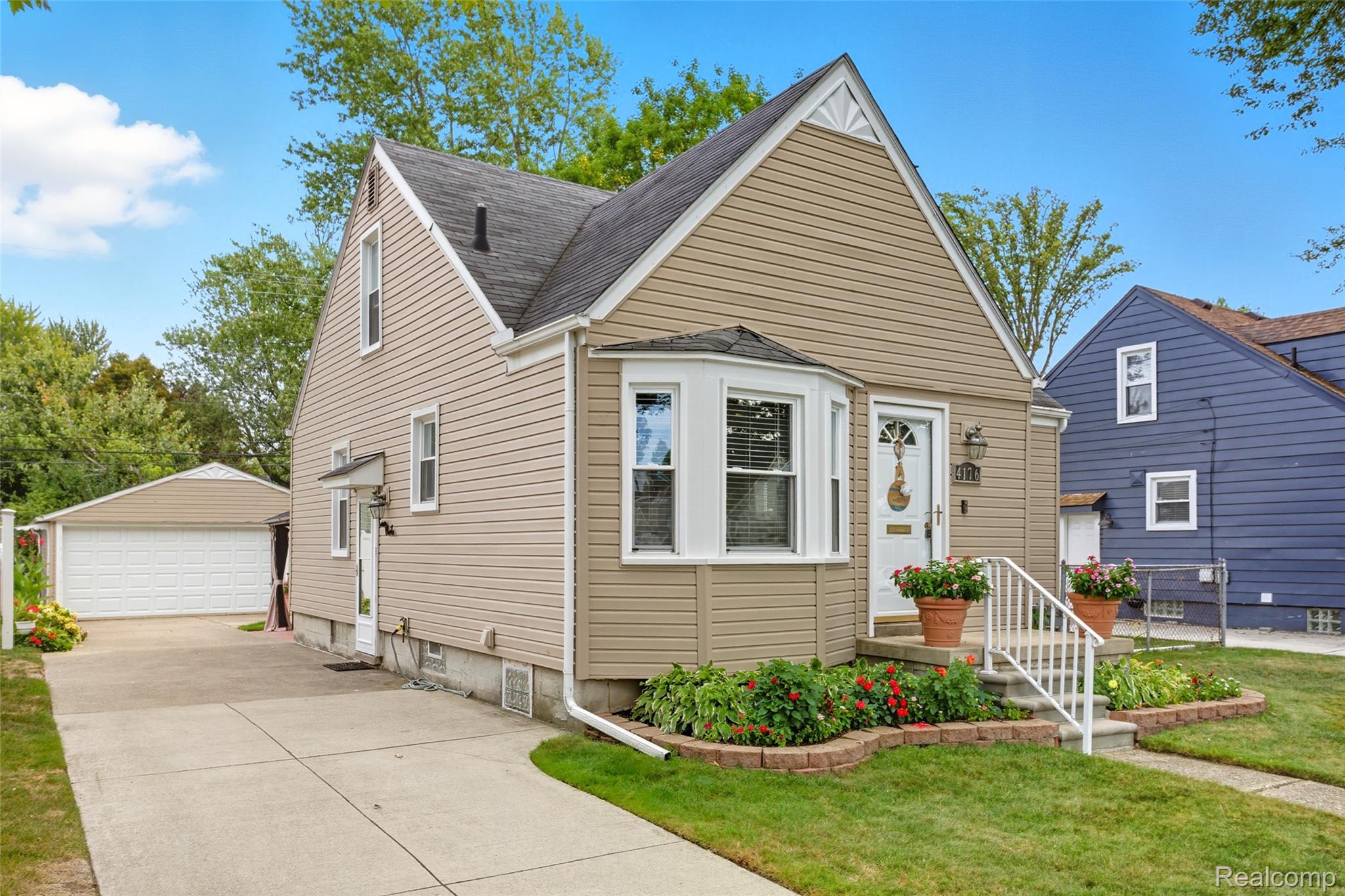 4176 Cummings Avenue