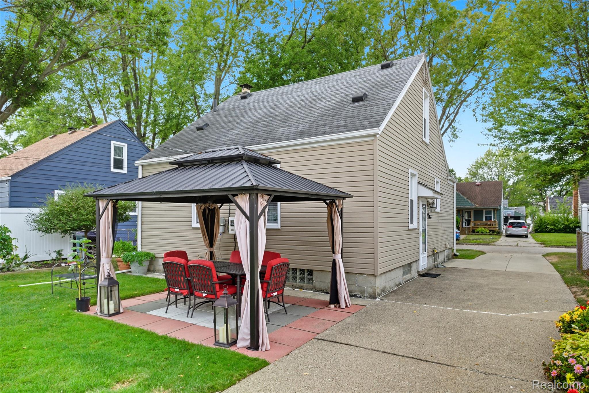 4176 Cummings Avenue