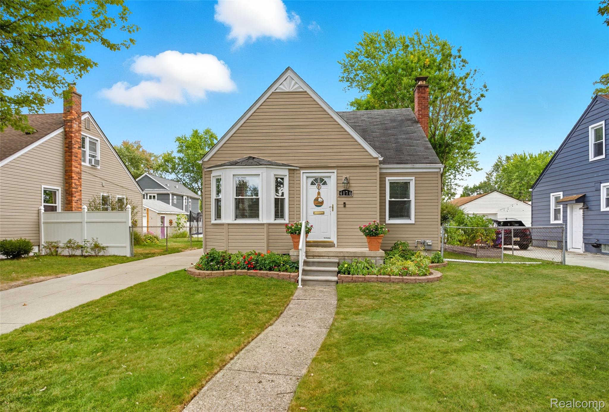 4176 Cummings Avenue