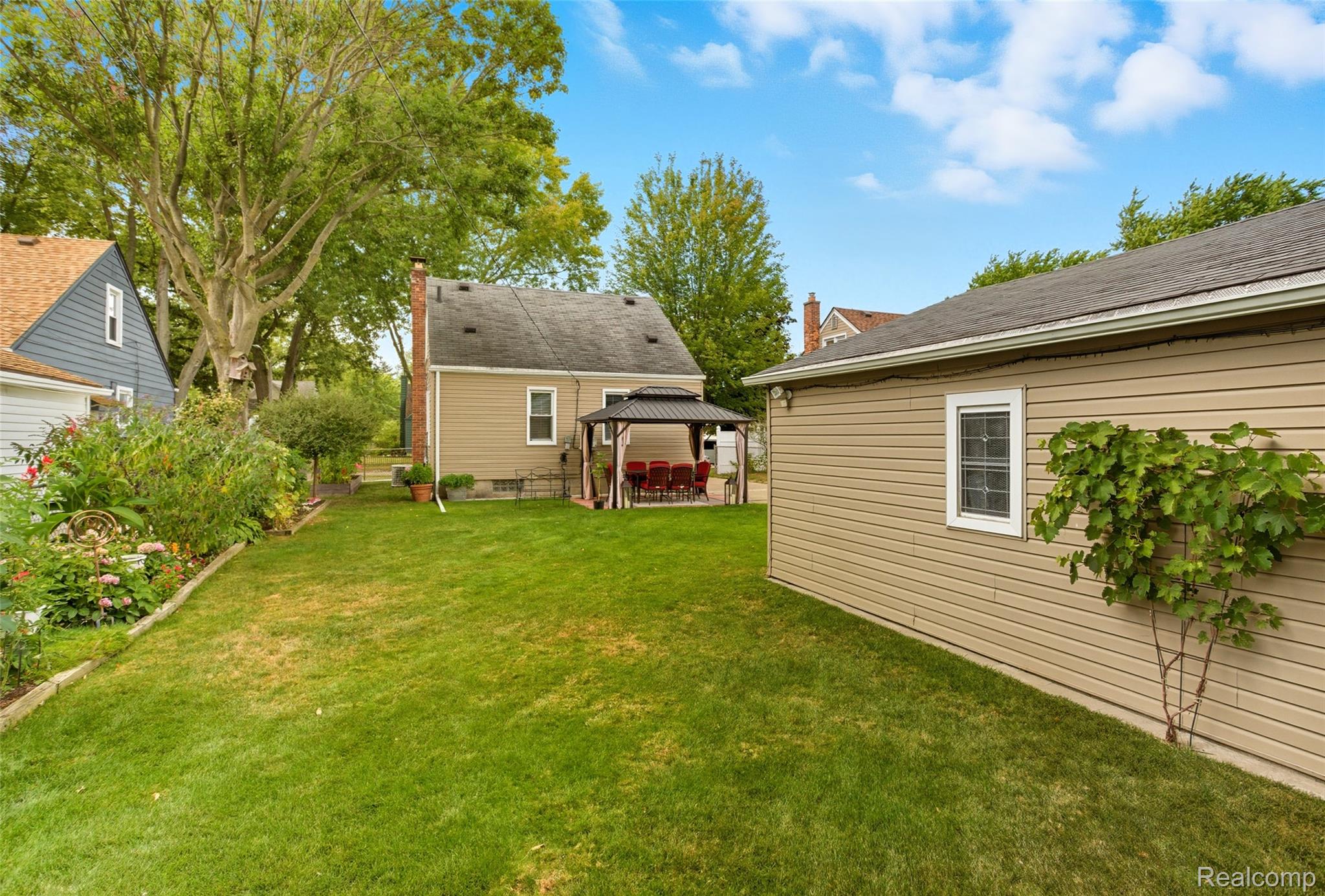 4176 Cummings Avenue