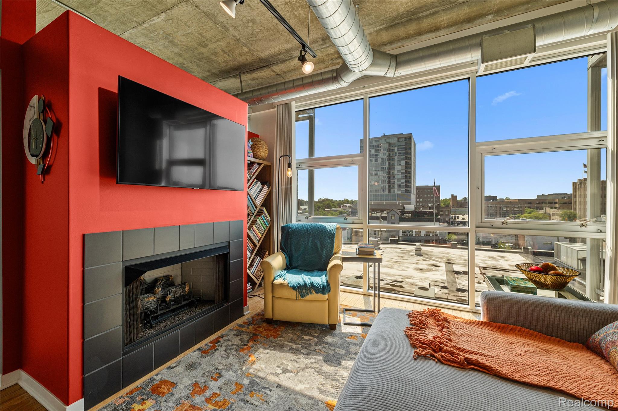 100 W 5th Street 504