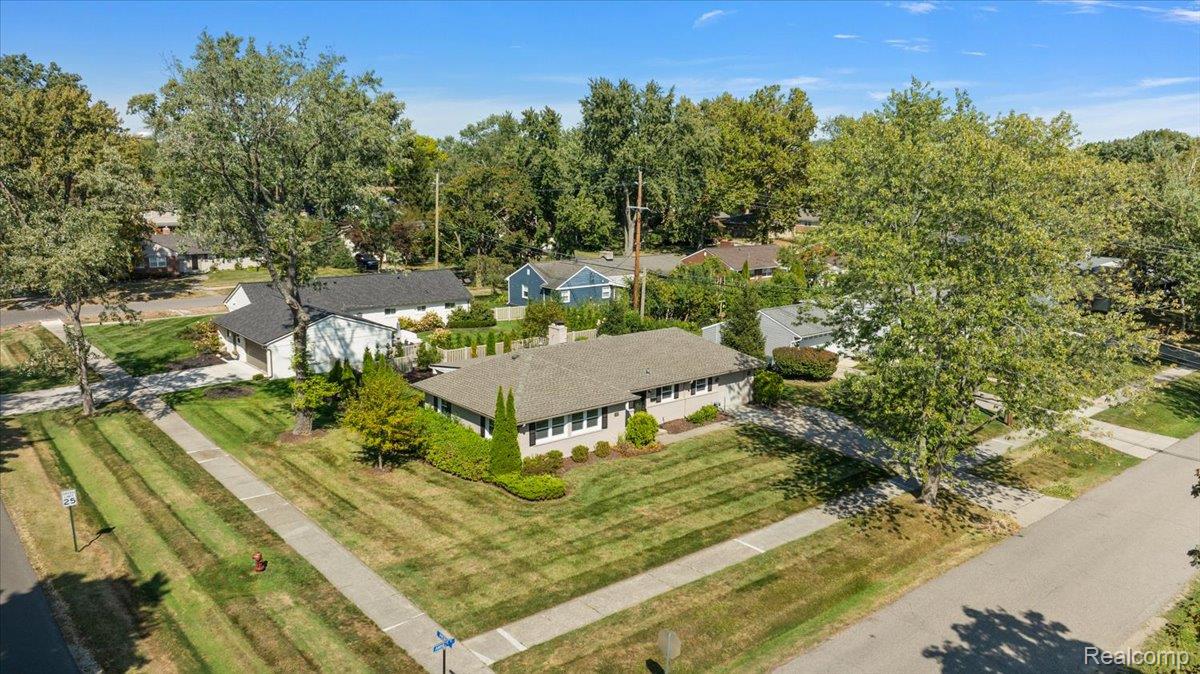 16276 Amherst Avenue S