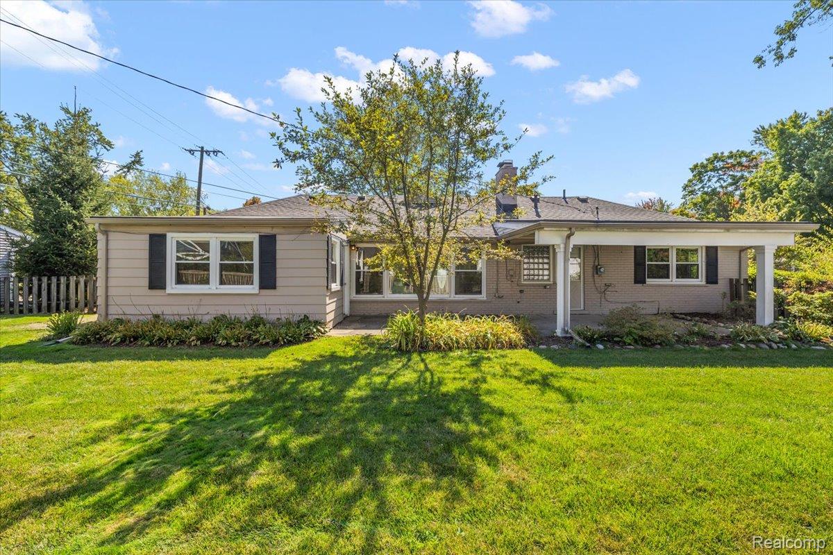 16276 Amherst Avenue S