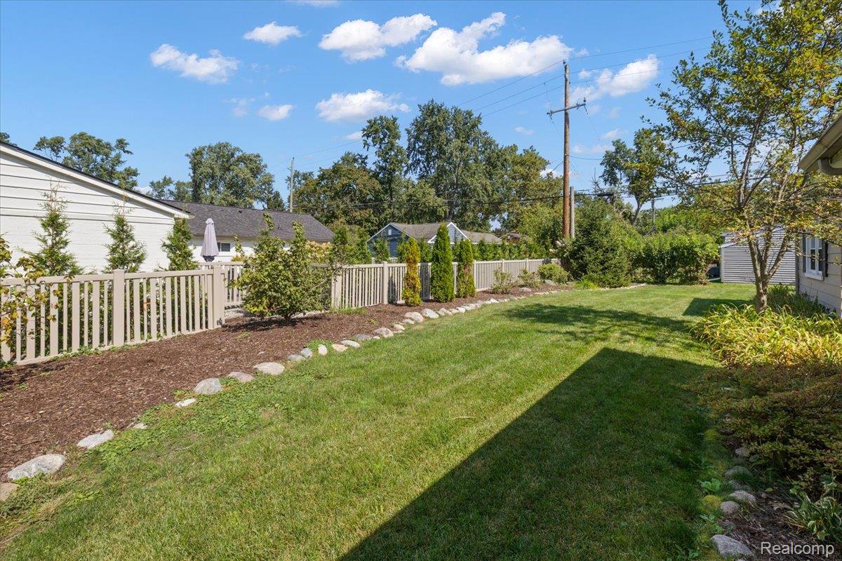 16276 Amherst Avenue S