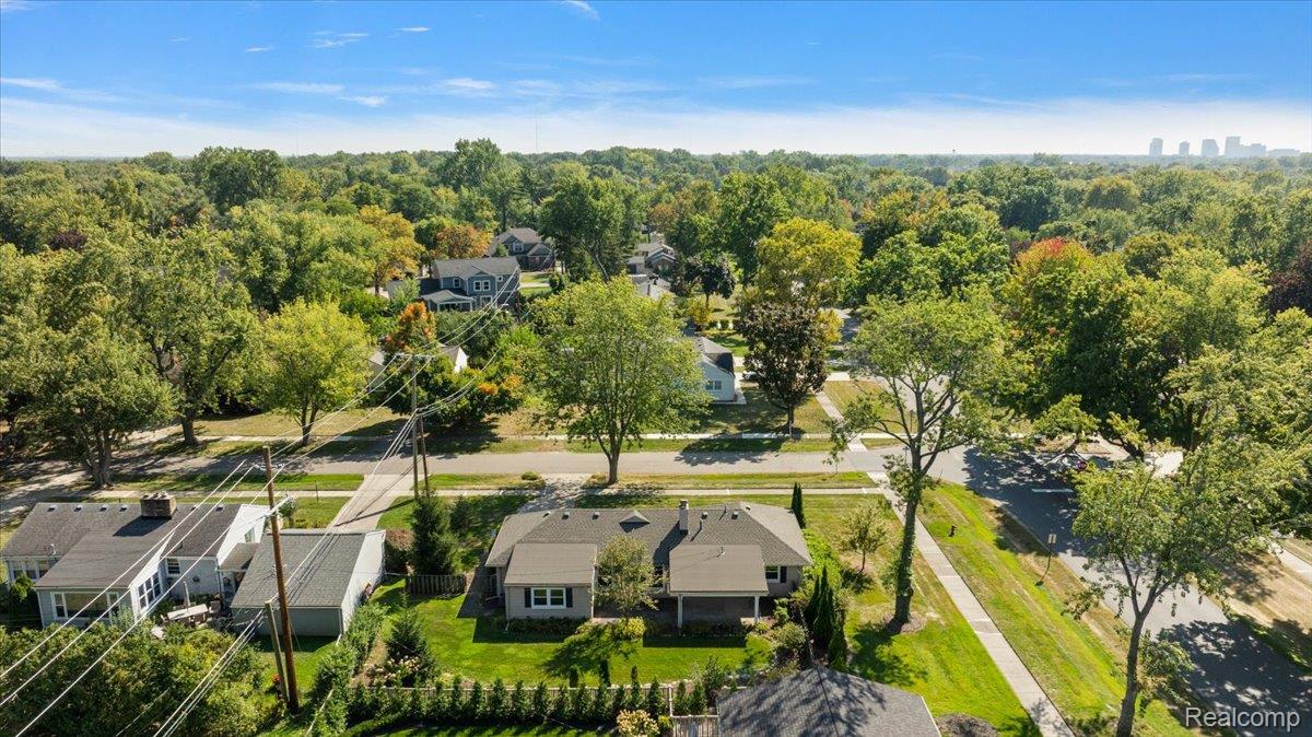 16276 Amherst Avenue S