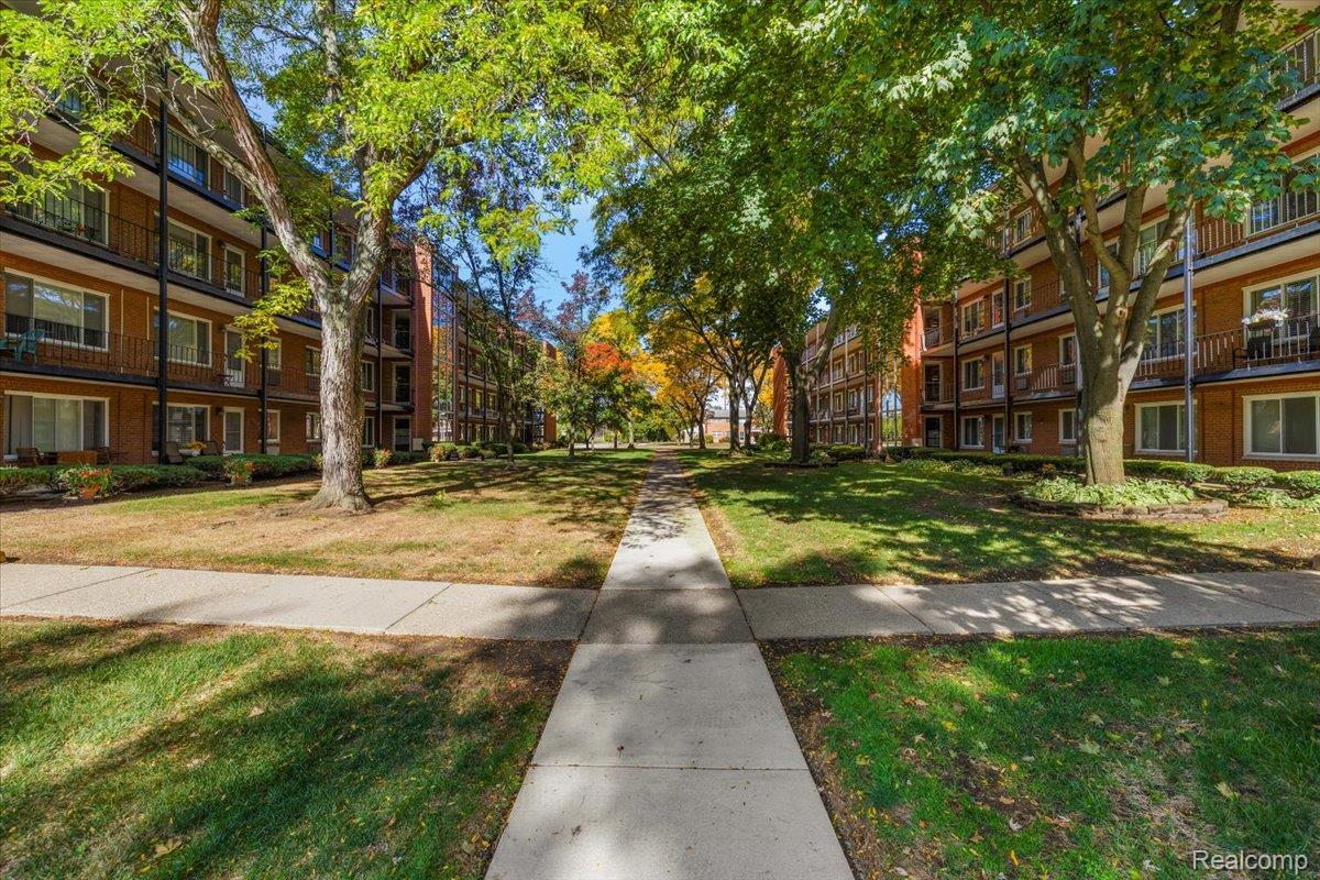 2915 W 13 Mile Road 407