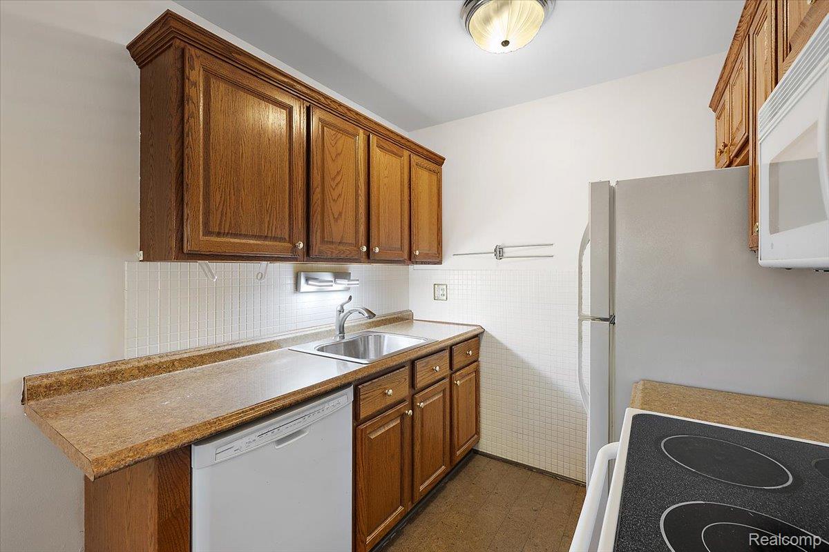 2915 W 13 Mile Road 407