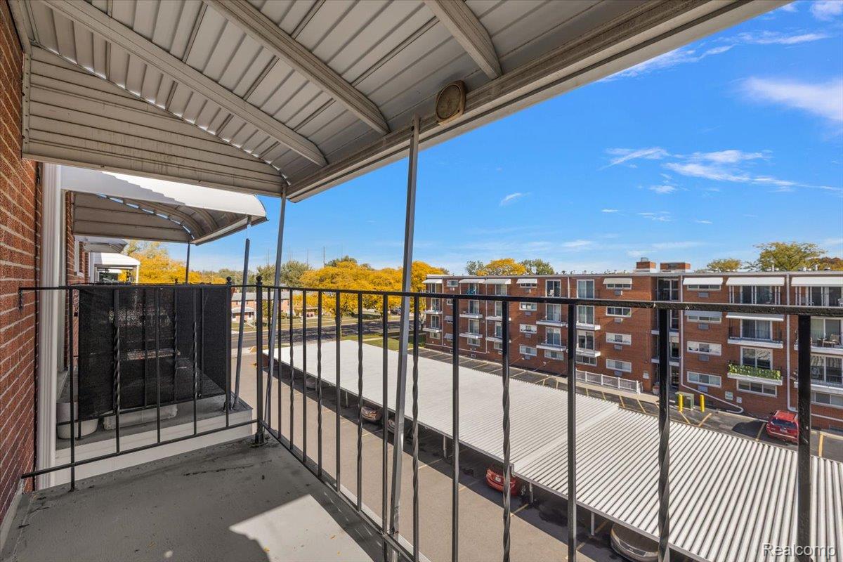 2915 W 13 Mile Road 407