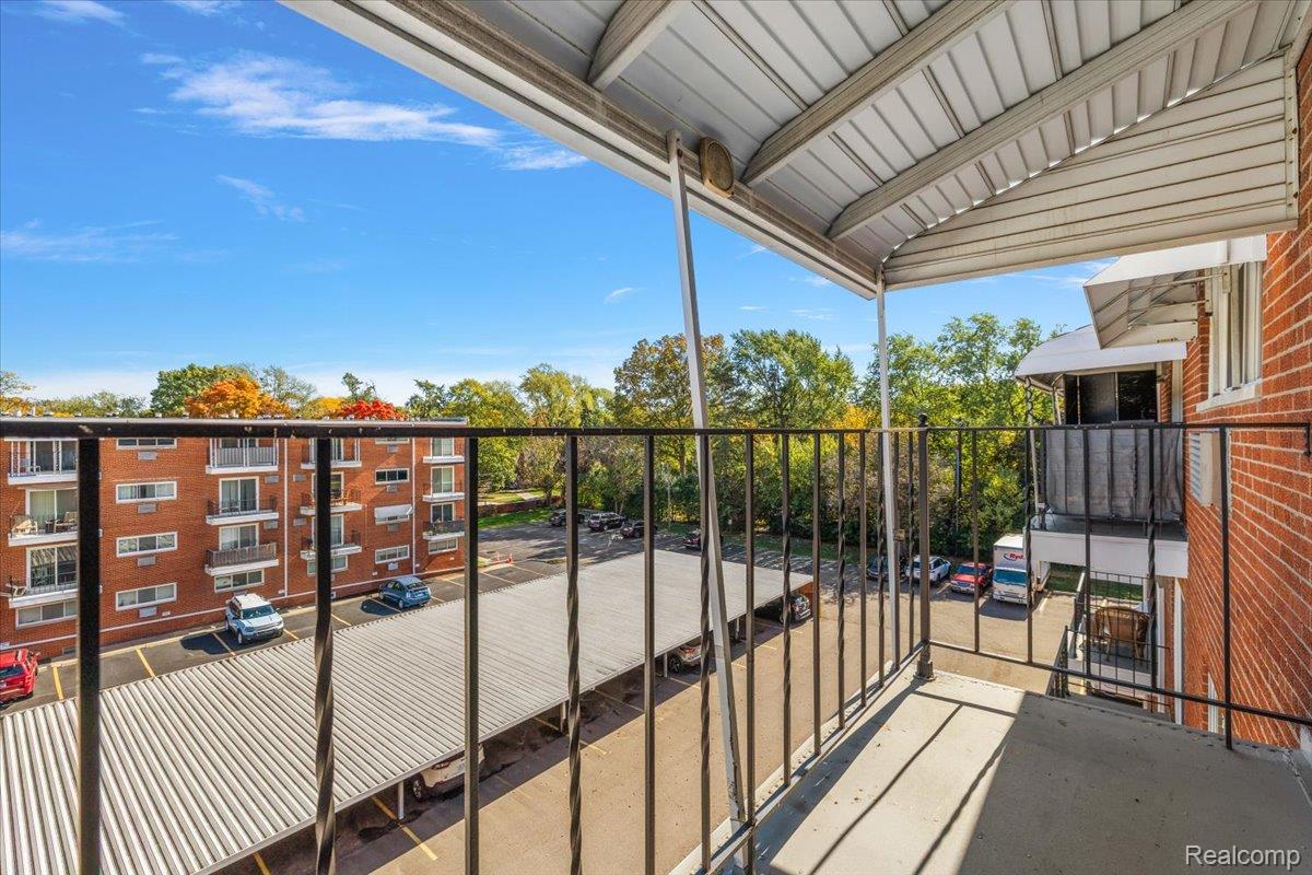 2915 W 13 Mile Road 407