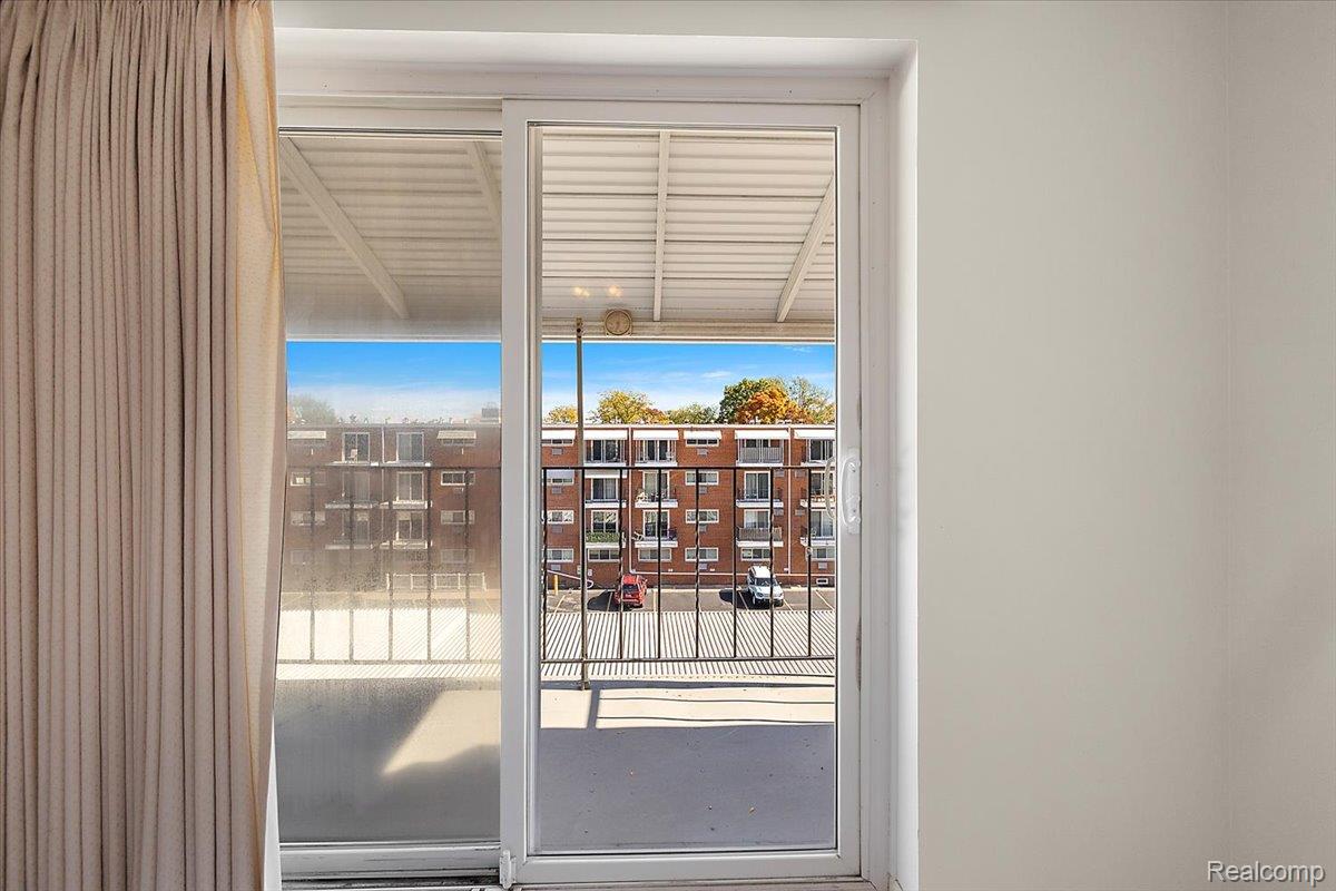 2915 W 13 Mile Road 407