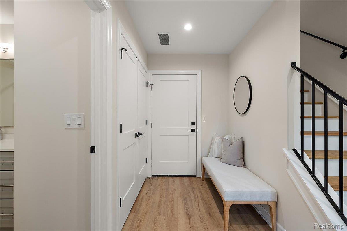 386 Notre Dame Street