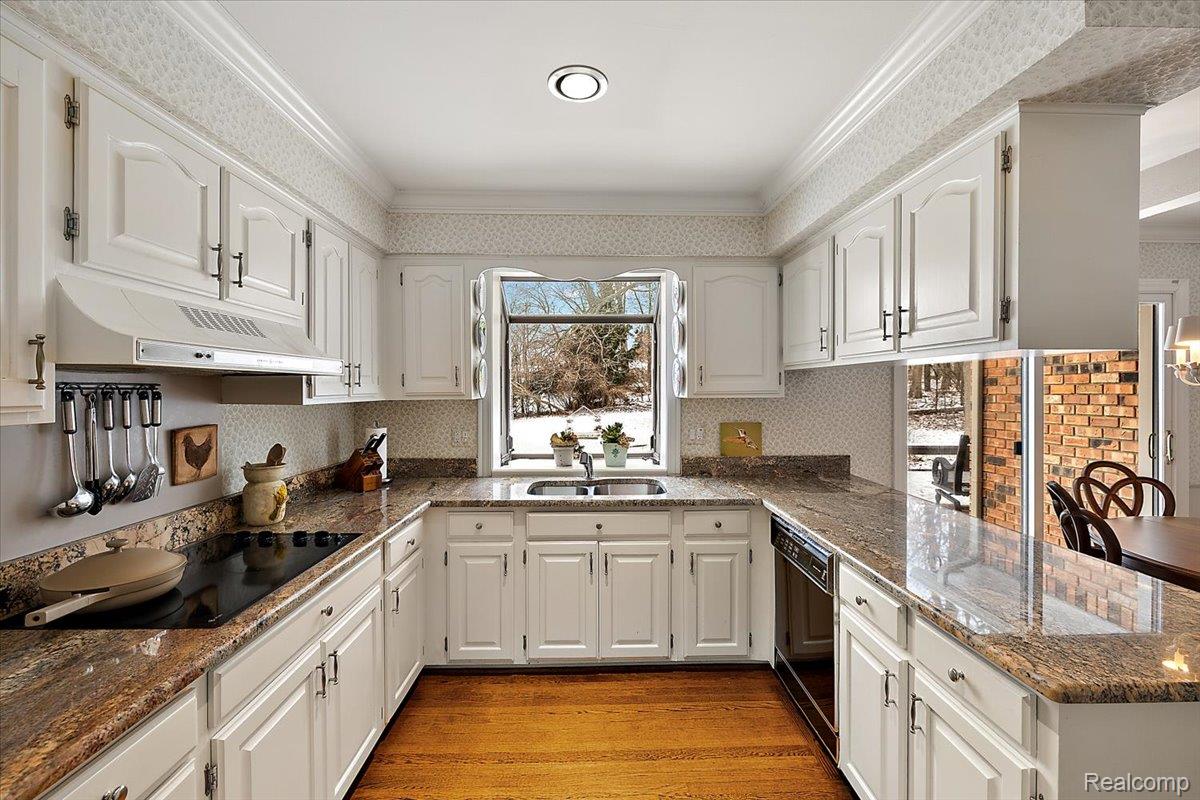 1932 Shore Hill Drive