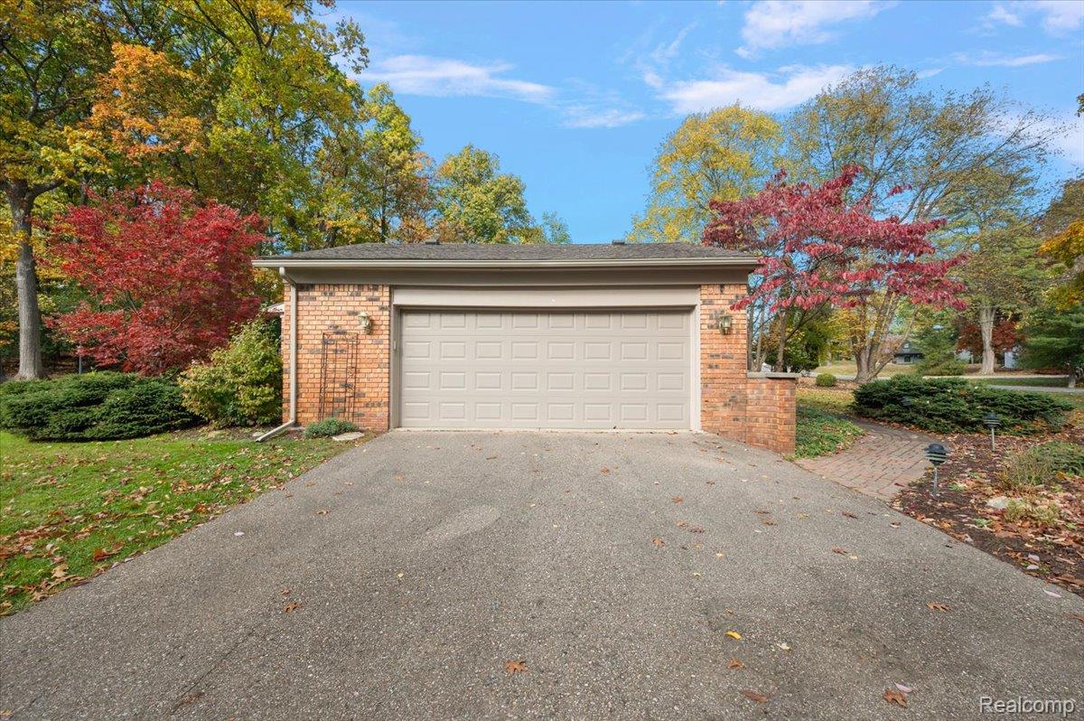 1932 Shore Hill Drive