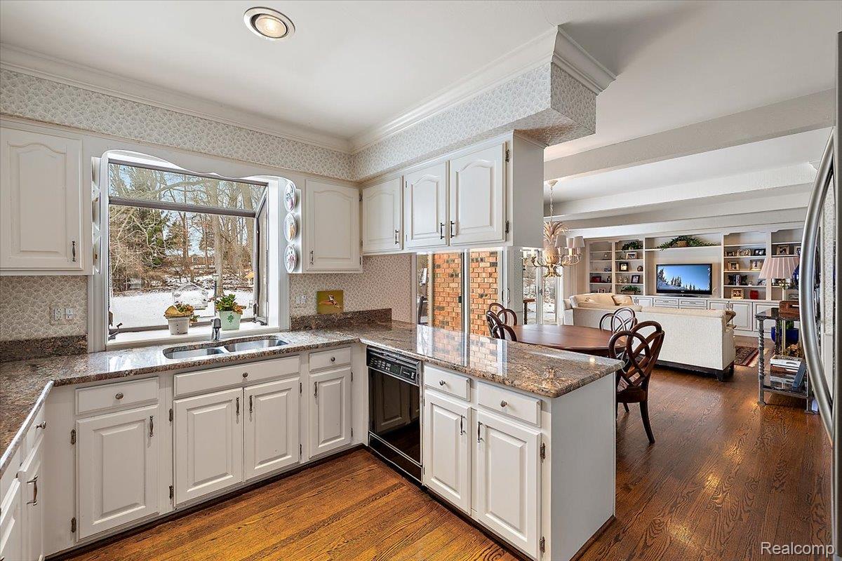 1932 Shore Hill Drive