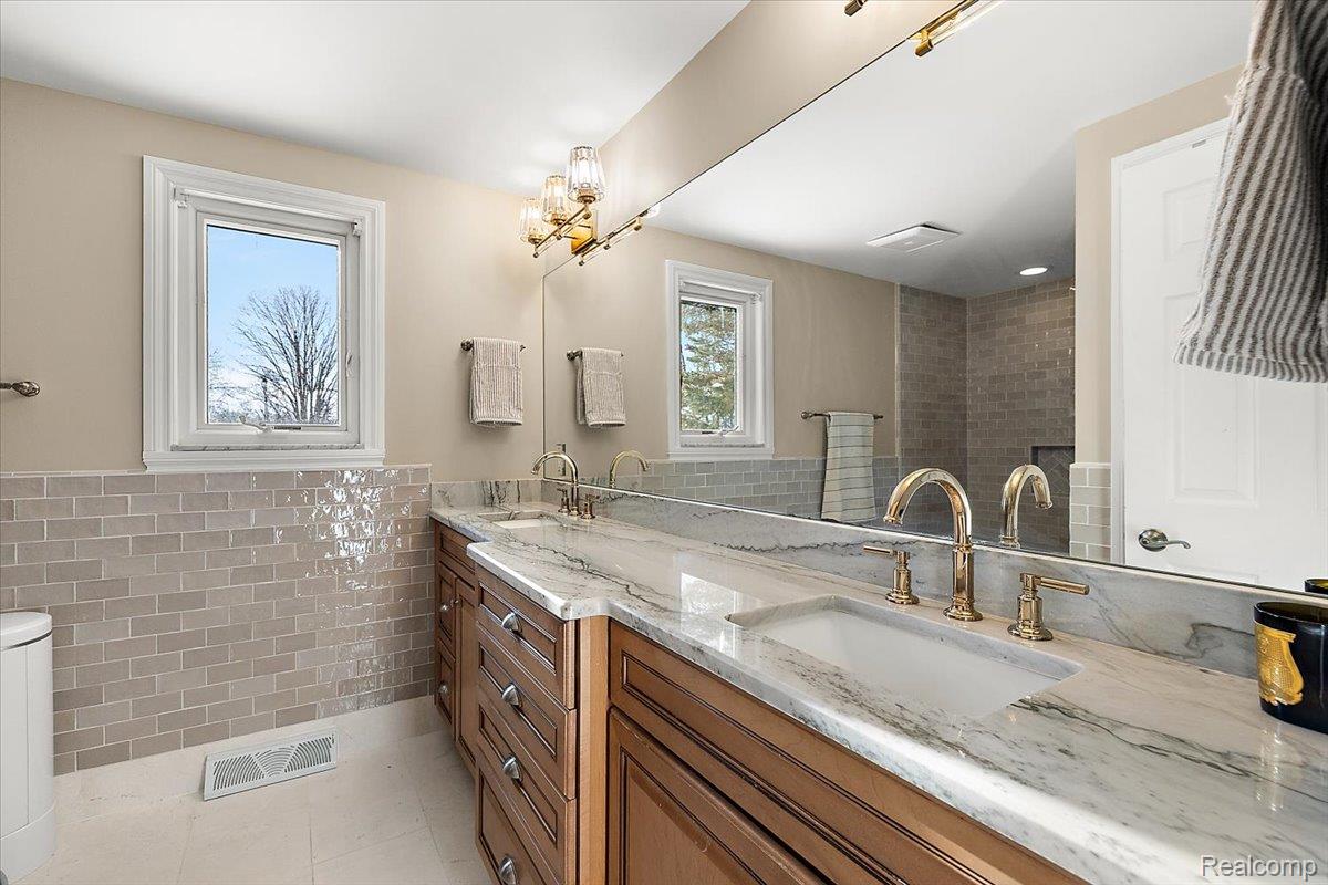 5193 Kellen Lane