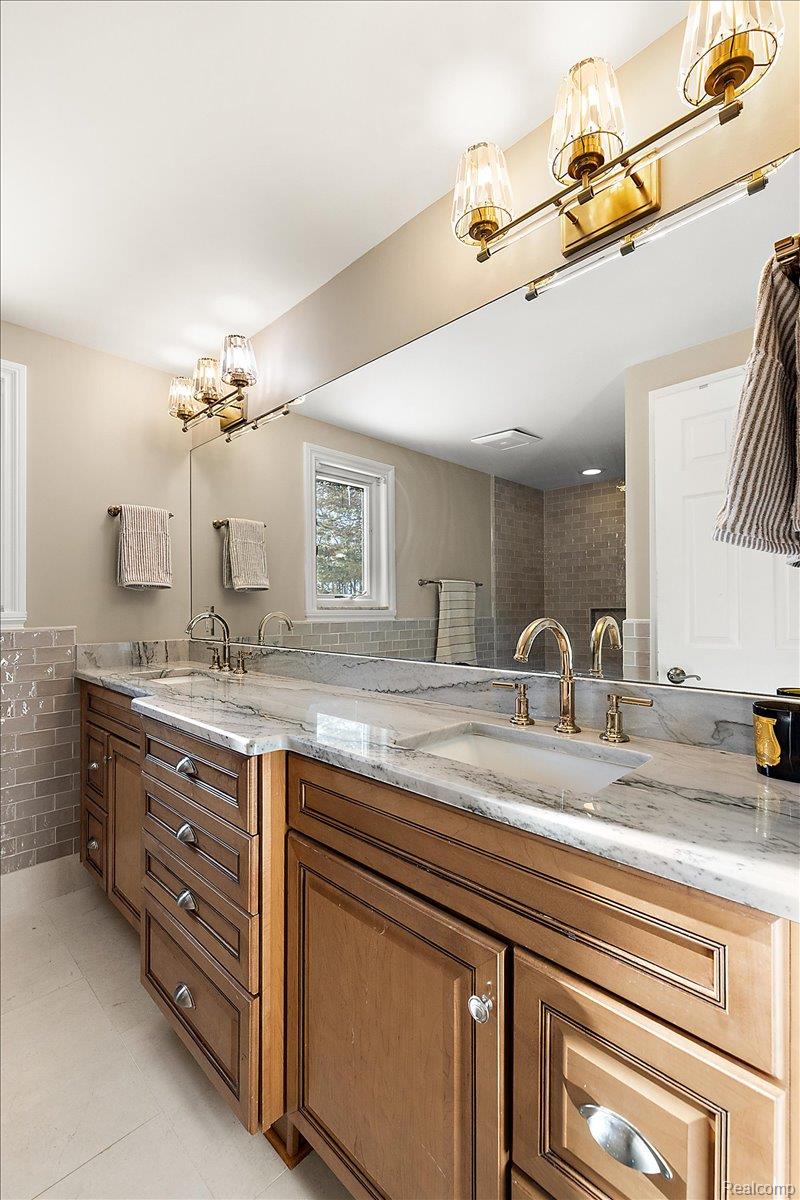 5193 Kellen Lane