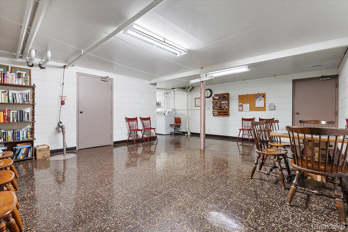 2915 W 13 Mile Road 407