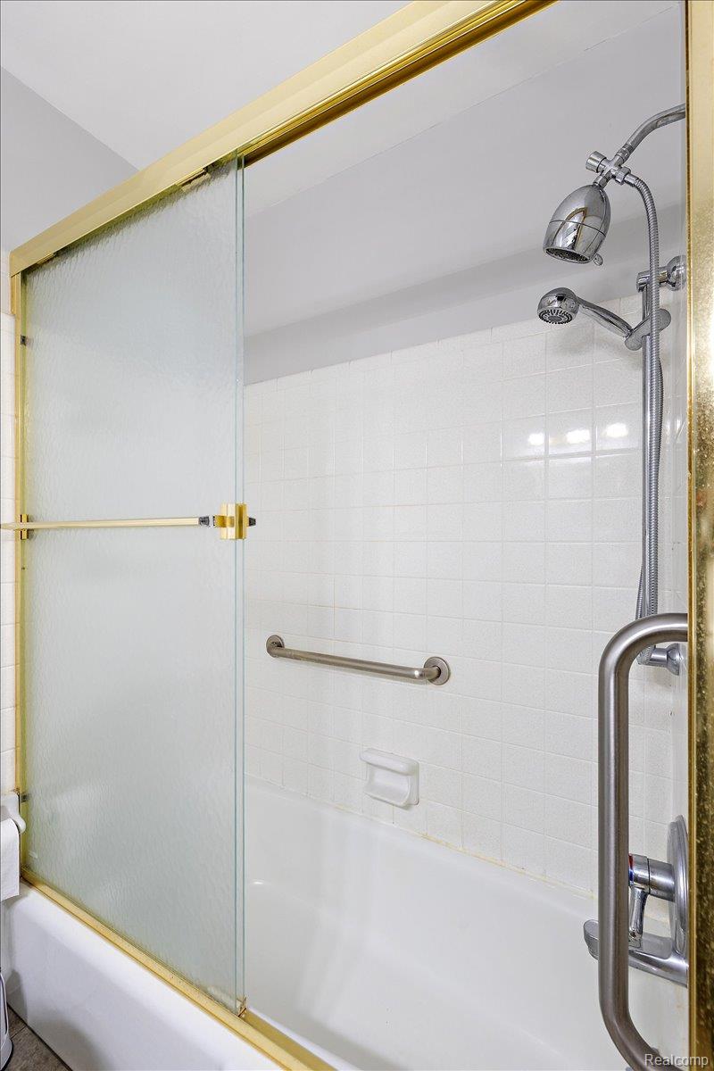 2915 W 13 Mile Road 407