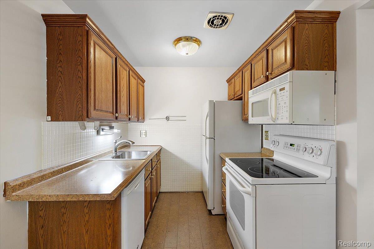 2915 W 13 Mile Road 407