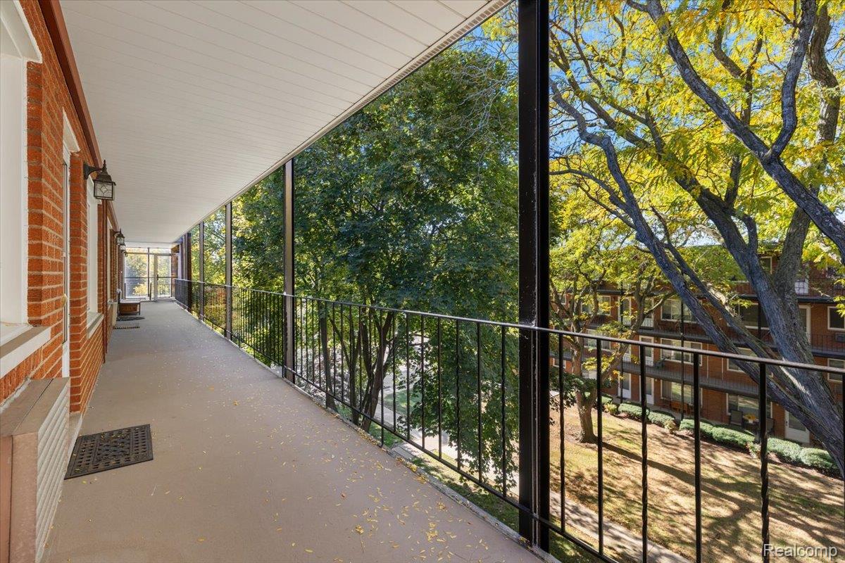 2915 W 13 Mile Road 407