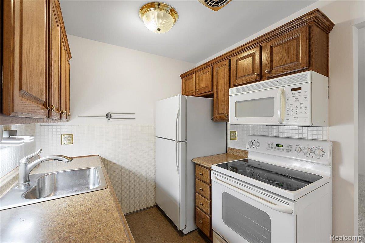 2915 W 13 Mile Road 407