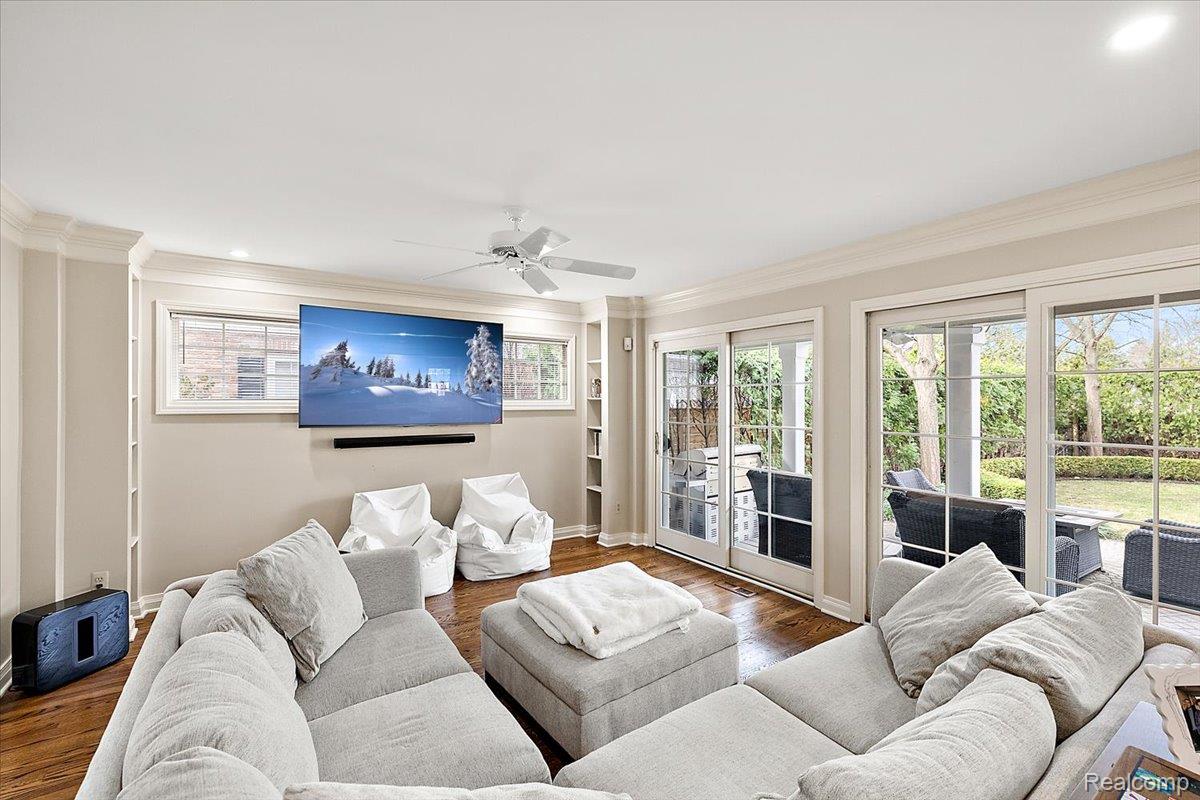 270 Pleasant Street