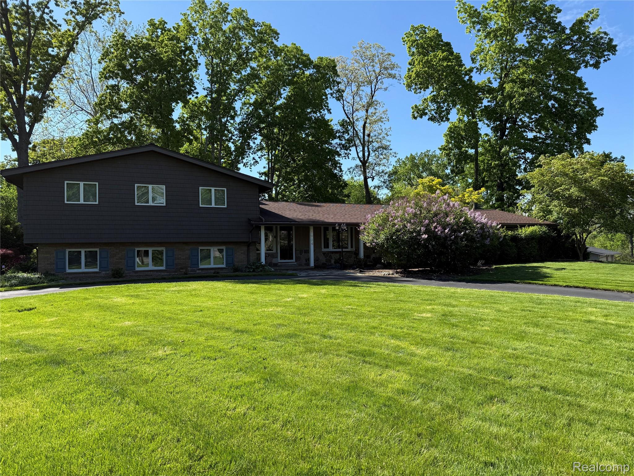 1904 Shore Hill Drive
