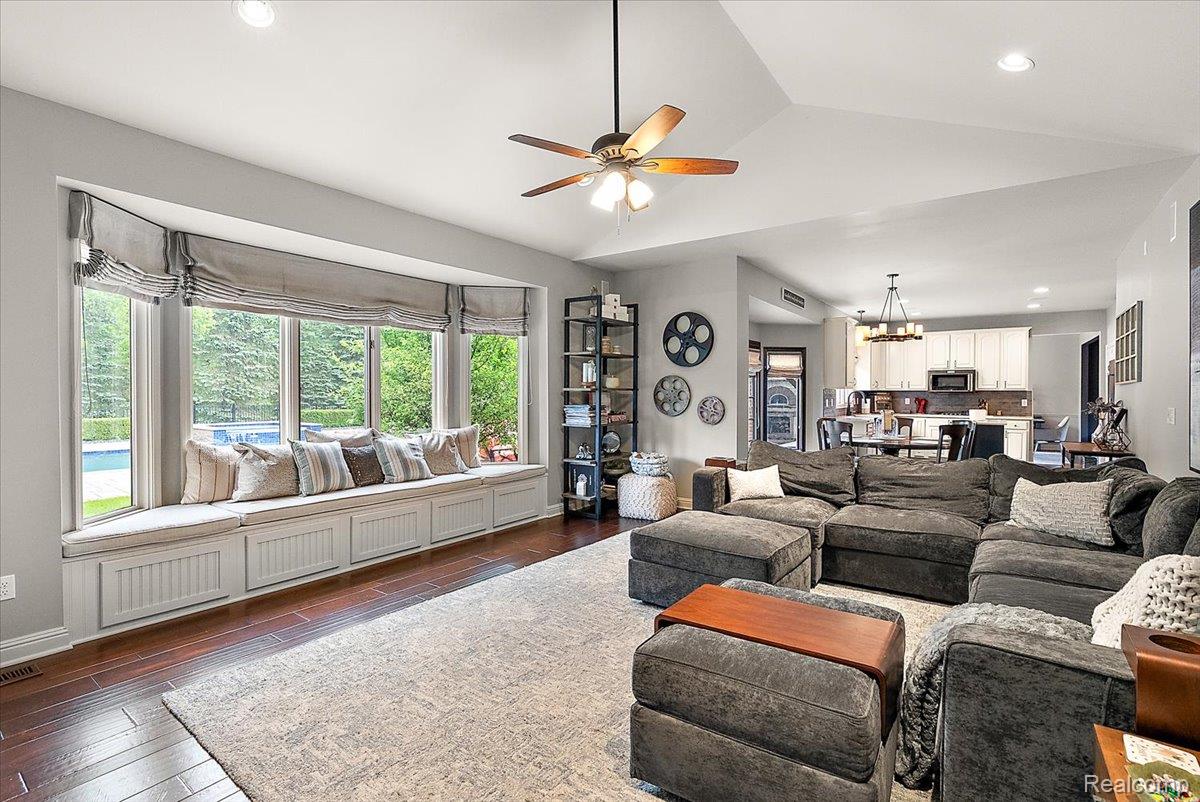 48056 River Way Court