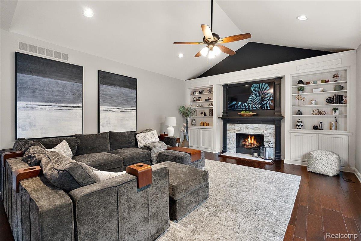 48056 River Way Court