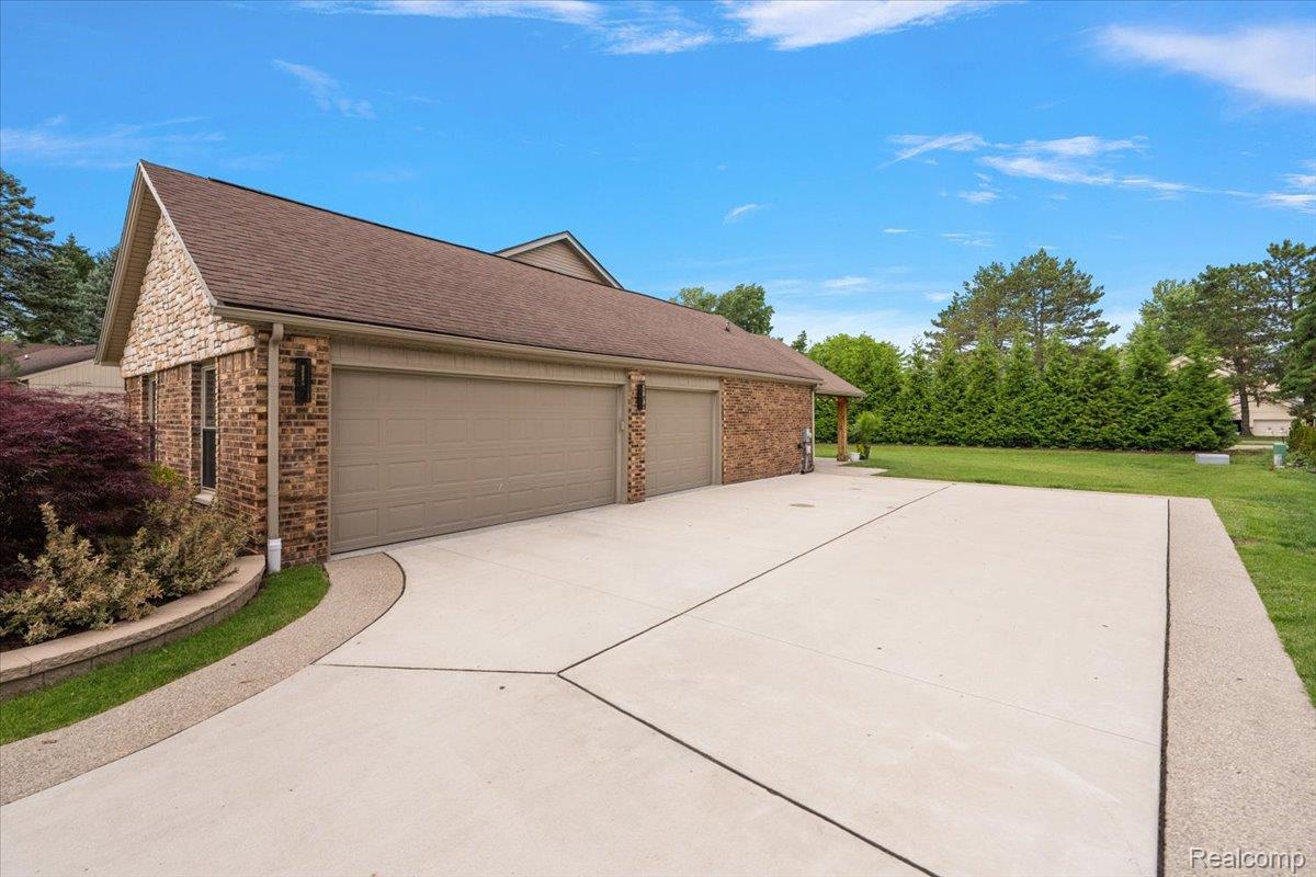 2118 Coach Way Court