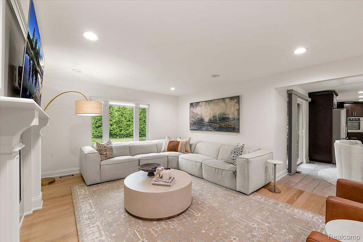 2118 Coach Way Court