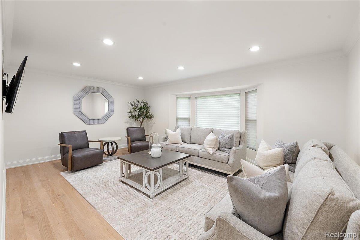 2118 Coach Way Court