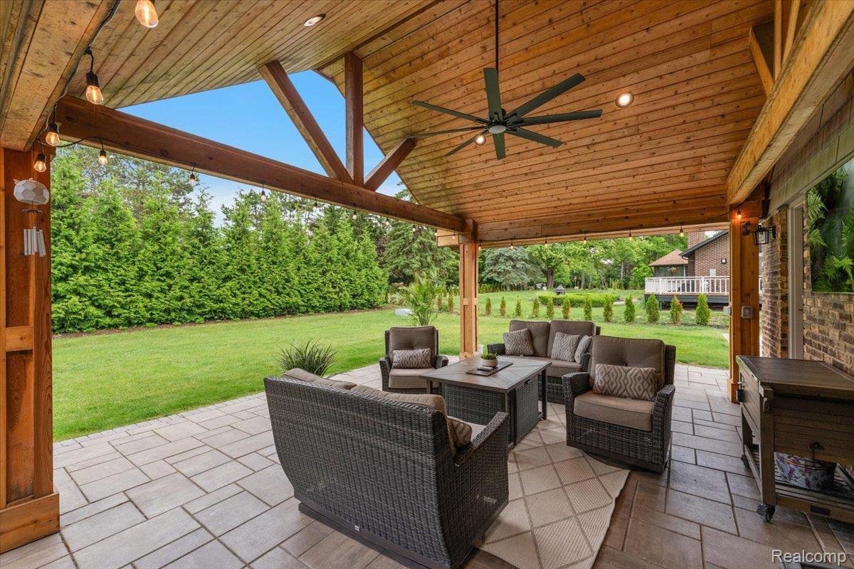 2118 Coach Way Court