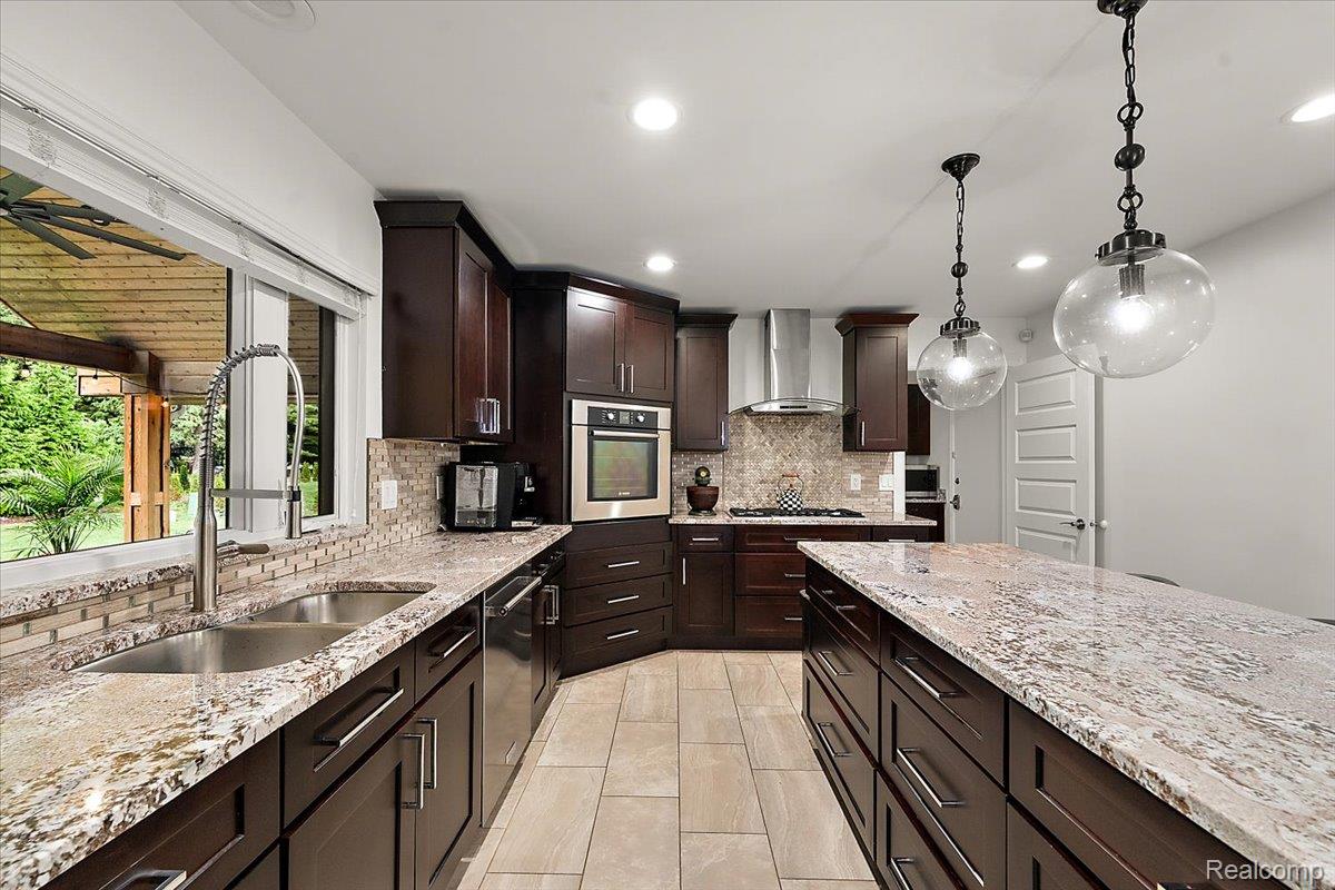 2118 Coach Way Court