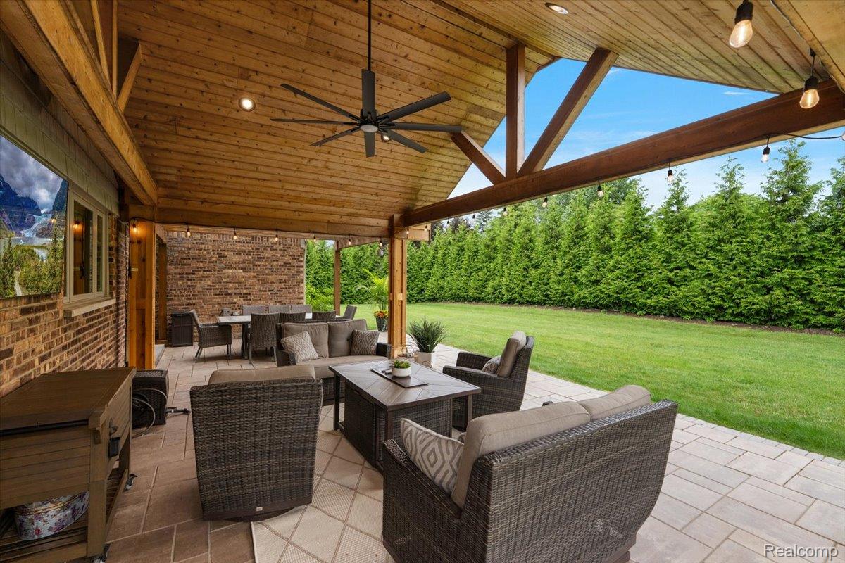 2118 Coach Way Court