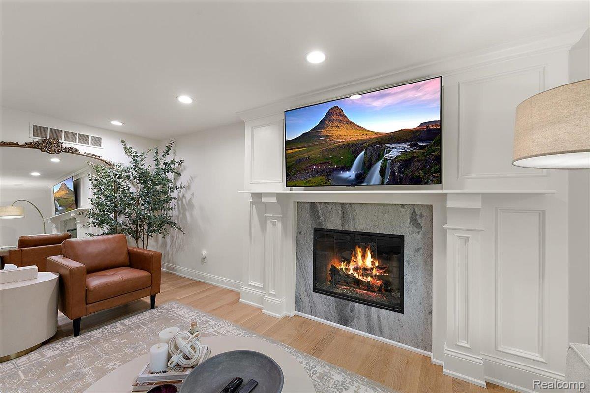 2118 Coach Way Court
